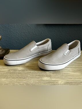 NWOT!!! Lugz Men's Slip-On Canvas Loafers in Light Taupe